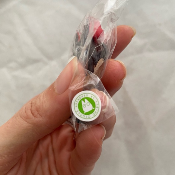 Kiki’s Delivery Service with Jiji magnet NEW - Picture 2 of 2